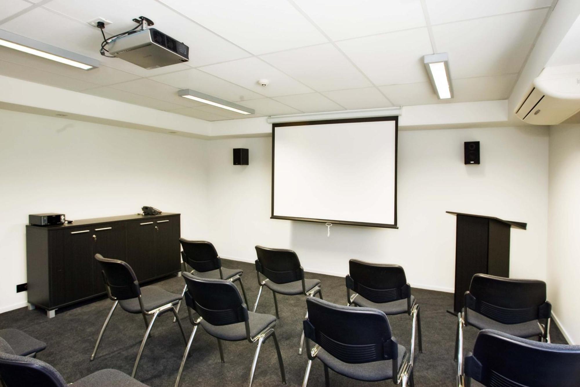 샤또 말보로그 호텔 블레넘 외부 사진 A projector screen