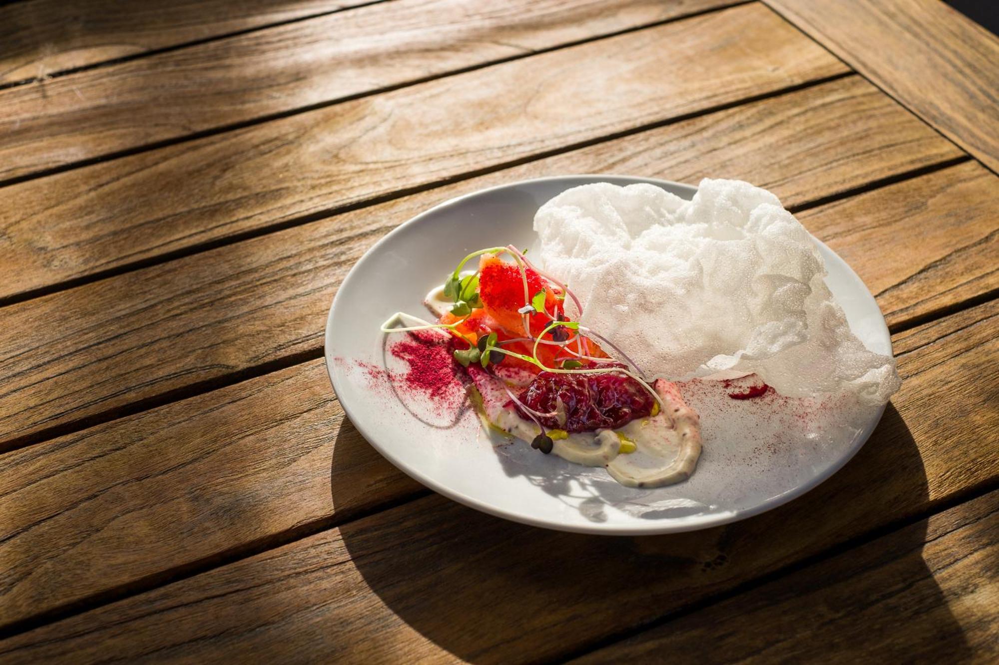 샤또 말보로그 호텔 블레넘 외부 사진 A salad with edible flowers