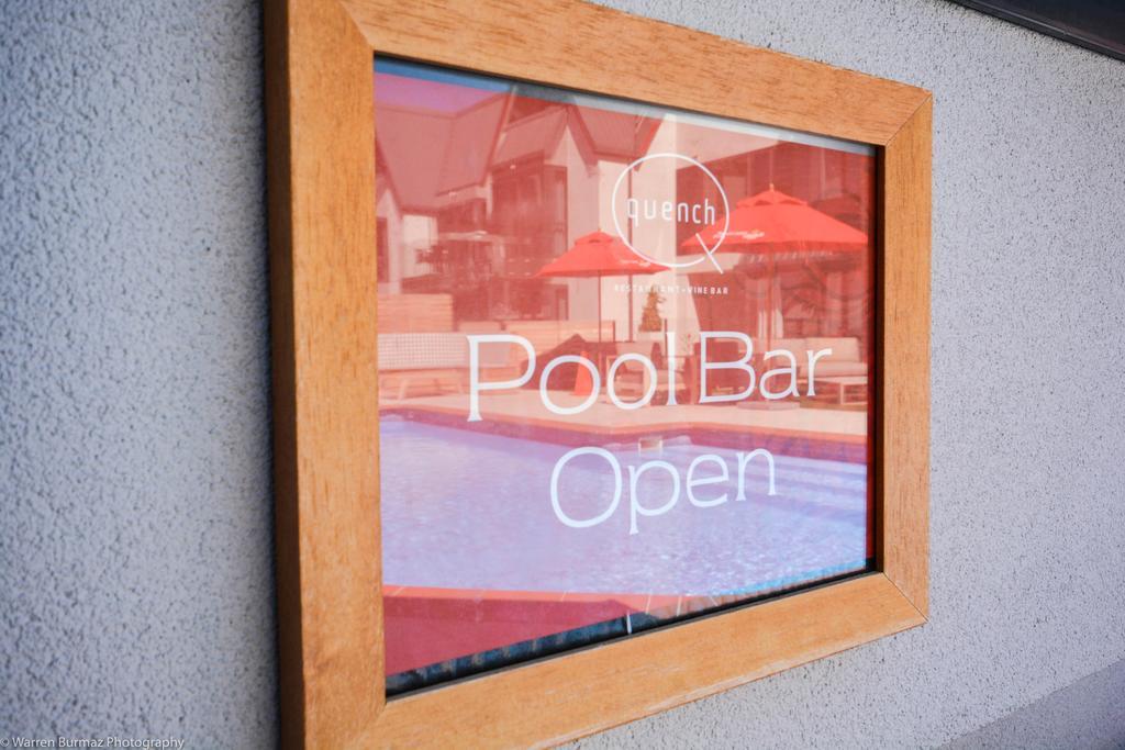 샤또 말보로그 호텔 블레넘 외부 사진 A digital signage screen
